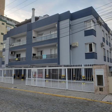 Apto 2 Quartos No Centro De Bombinhas, 130 Metros Praia Exterior foto